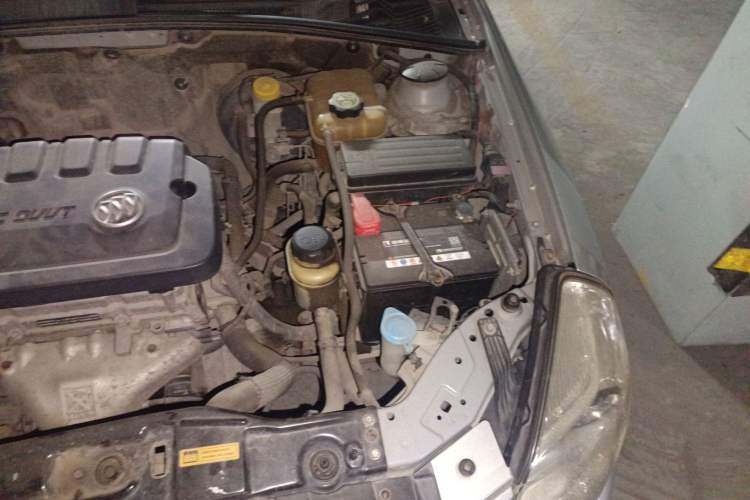 Used Buick Excelle 2013 1.5L Manual Classic Model Engine Bay Left