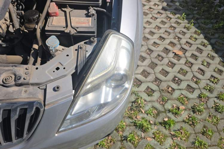 Used Buick Excelle 2013 1.5L Manual Classic Model Engine Bay Left