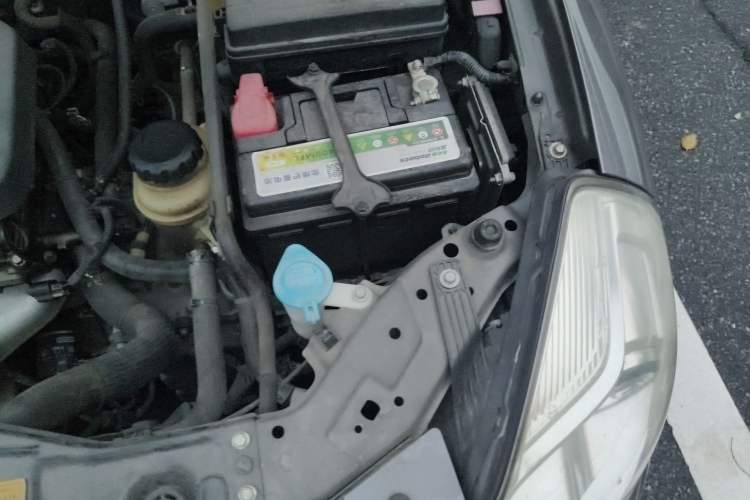 Used Buick Excelle 2013 1.5L Automatic Classic Model Engine Bay Left