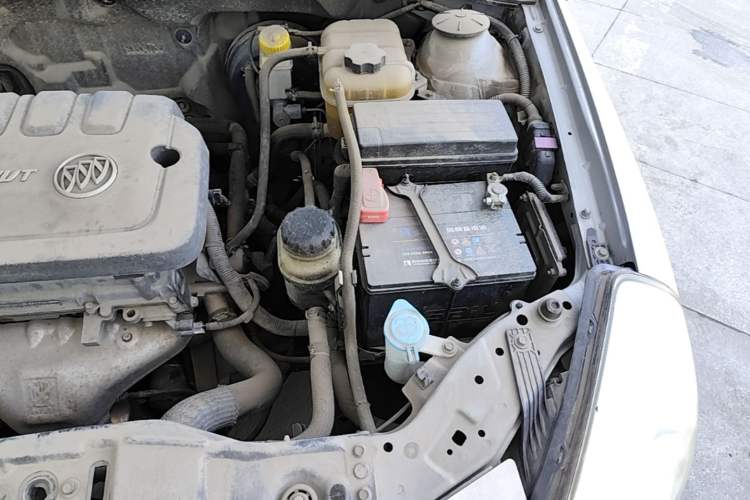 Used Buick Excelle 2013 1.5L Manual Classic Model Engine Bay Left