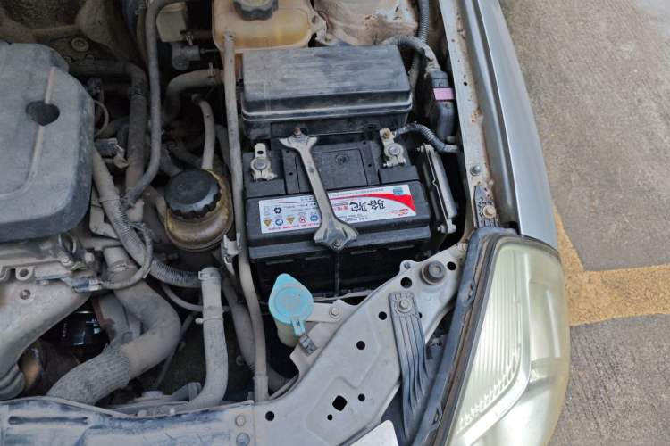 Used Buick Excelle 2013 1.5L Manual Classic Model Engine Bay Left