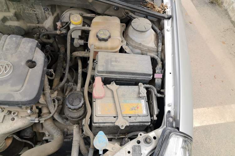 Used Buick Excelle 2013 1.5L Automatic Classic Model Engine Bay Left