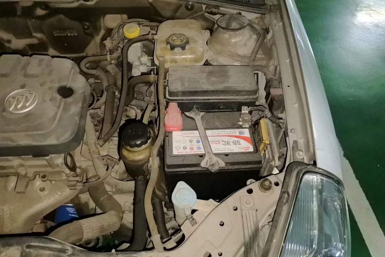 Used Buick Excelle 2013 1.5L Automatic Luxury Model Engine Bay Left