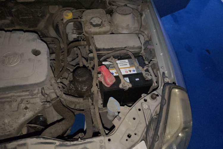 Used Buick Excelle 2013 1.5L Manual Classic Model Engine Bay Left