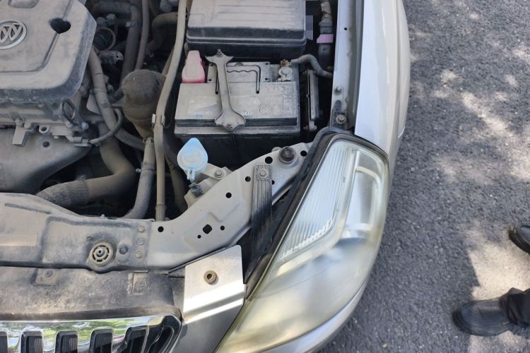 Used Buick Excelle 2013 1.5L Manual Classic Model Engine Bay Left