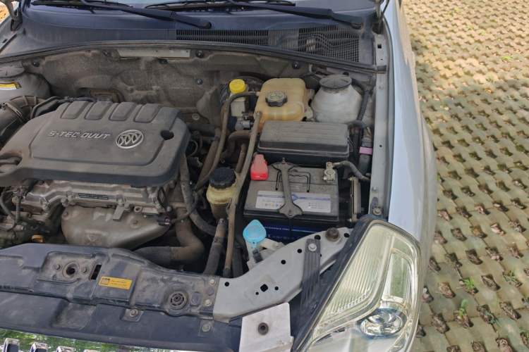 Used Buick Excelle 2013 1.5L Manual Classic Model Engine Bay Left