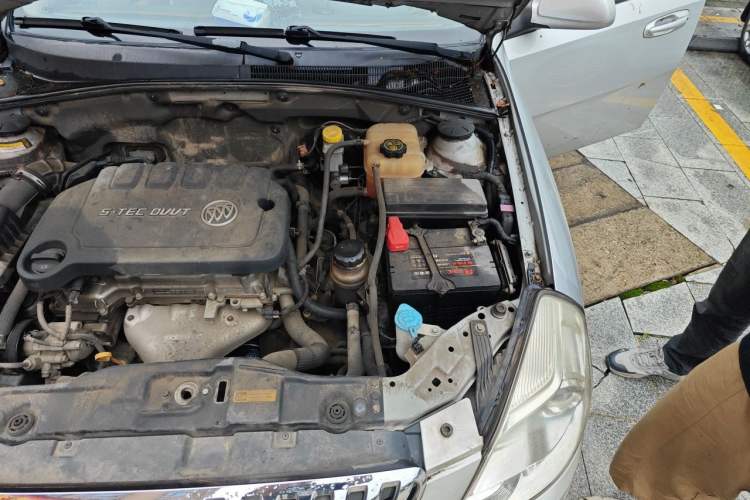 Used Buick Excelle 2013 1.5L Automatic Classic Model Engine Bay Left