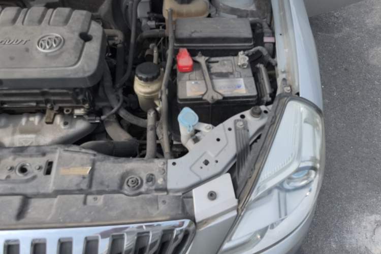 Used Buick Excelle 2013 1.5L Manual Luxury Model Engine Bay Left