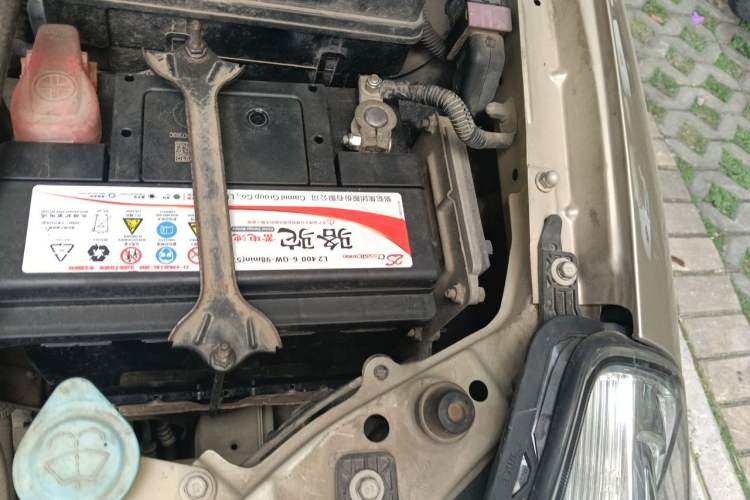 Used Buick Excelle 2013 1.5L Automatic Classic Model Engine Bay Left