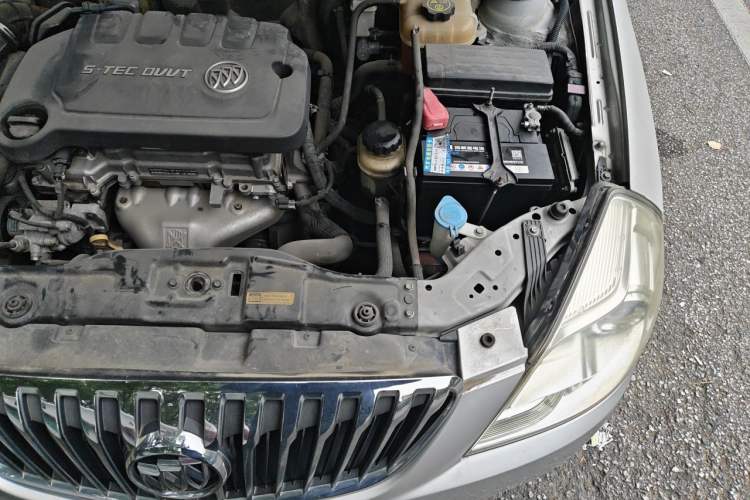 Used Buick Excelle 2013 1.5L Manual Classic Model Engine Bay Left