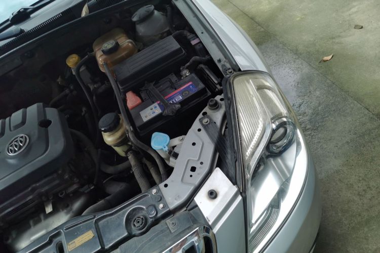 Used Buick Excelle 2013 1.5L Automatic Classic Model Engine Bay Left