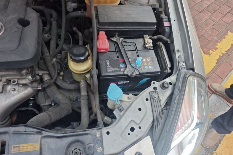 Used Buick Excelle 2013 1.5L Automatic Classic Model Engine Bay Left