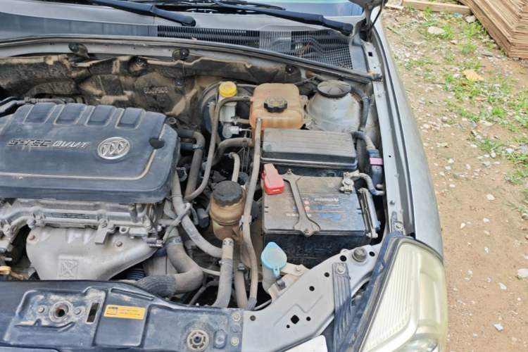Used Buick Excelle 2013 1.5L Manual Classic Model Engine Bay Left