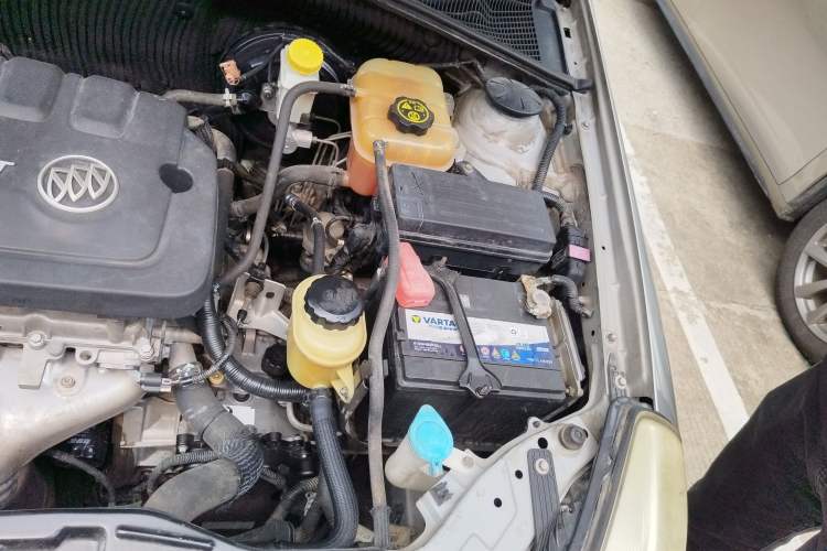 Used Buick Excelle 2013 1.5L Automatic Classic Model Engine Bay Left