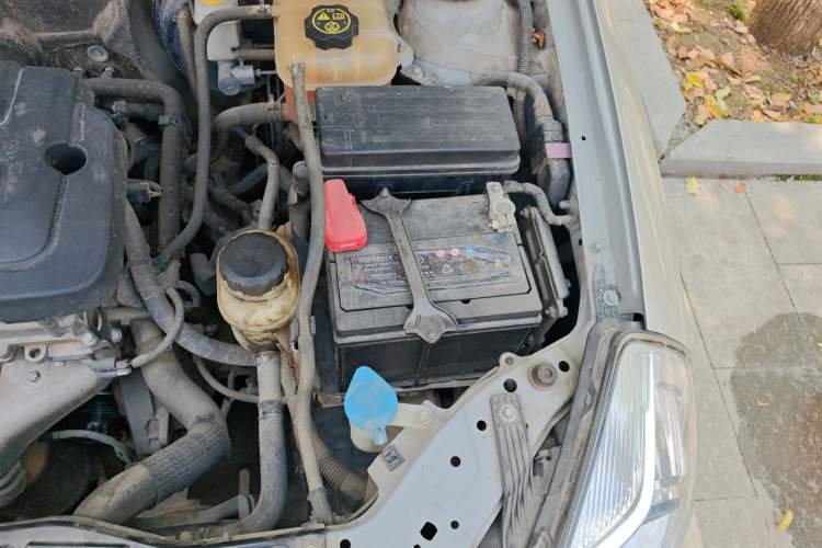 Used Buick Excelle 2013 1.5L Manual Luxury Model Engine Bay Left