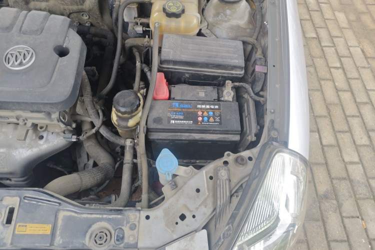 Used Buick Excelle 2013 1.5L Manual Classic Model Engine Bay Left