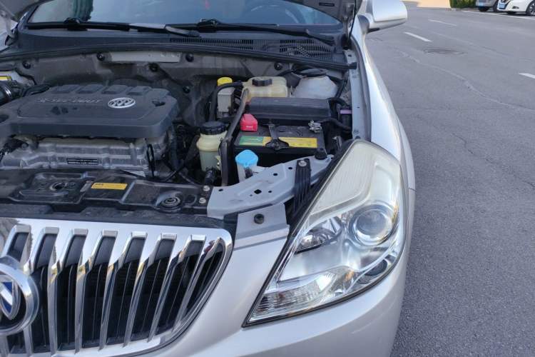 Used Buick Excelle 2013 1.5L Manual Luxury Model Engine Bay Left