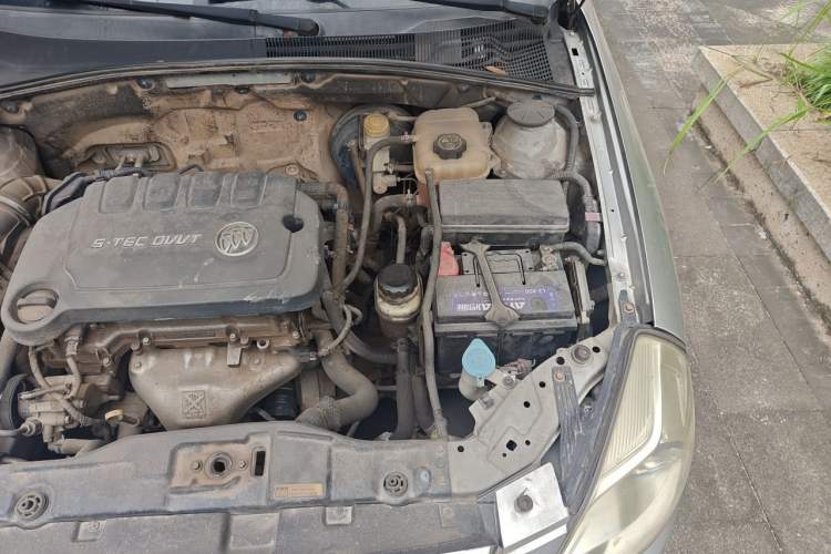 Used Buick Excelle 2013 1.5L Manual Classic Model Engine Bay Left