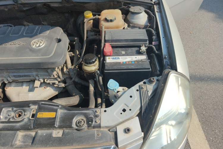 Used Buick Excelle 2013 1.5L Manual Luxury Model Engine Bay Left