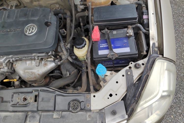 Used Buick Excelle 2013 1.5L Manual Classic Model Engine Bay Left