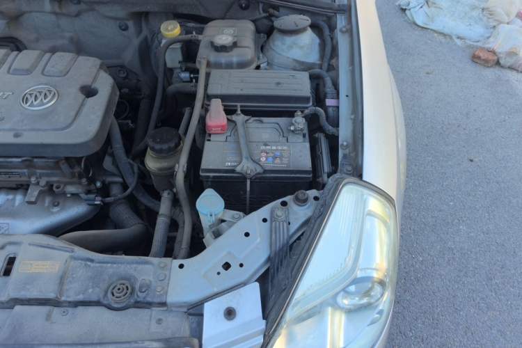 Used Buick Excelle 2013 1.5L Manual Luxury Model Engine Bay Left