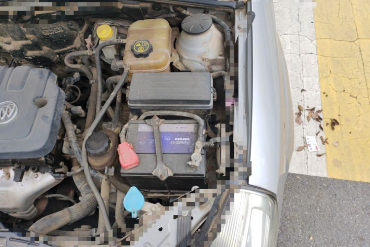 Used Buick Excelle 2013 1.5L Automatic Classic Model Engine Bay Left