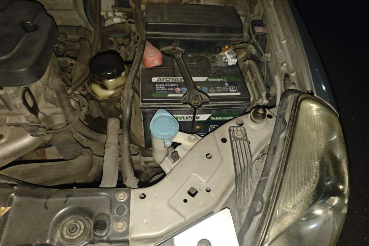 Used Buick Excelle 2013 1.5L Manual Classic Model Engine Bay Left