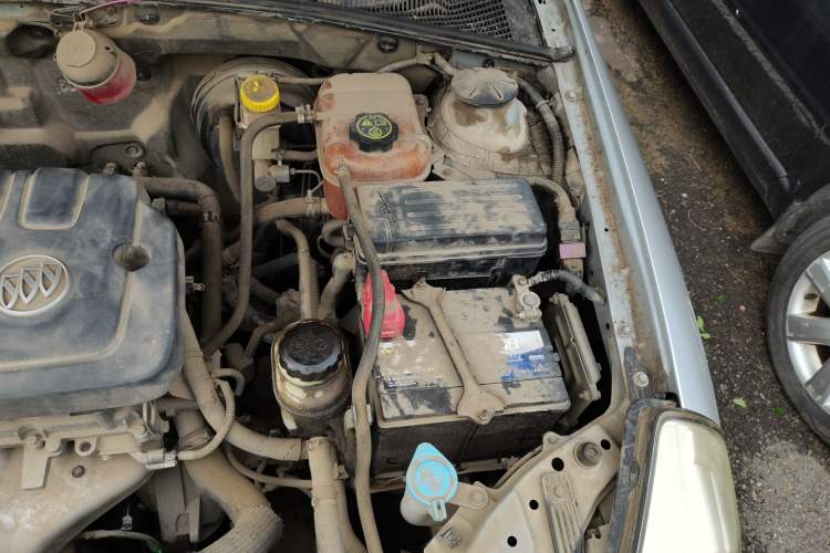 Used Buick Excelle 2013 1.5L Manual Classic Model Engine Bay Left