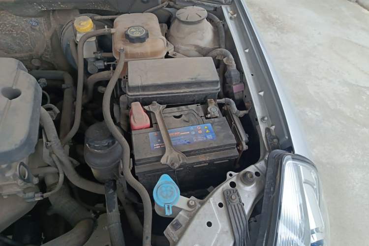 Used Buick Excelle 2013 1.5L Manual Classic Model Engine Bay Left