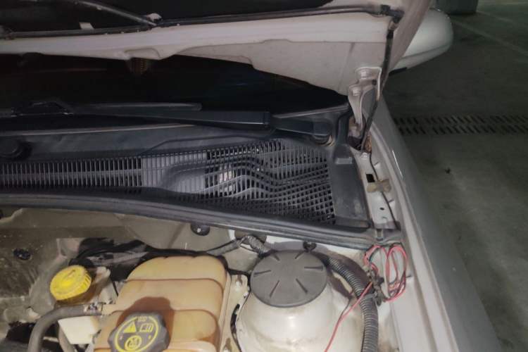 Used Buick Excelle 2013 1.5L Manual Classic Model Engine Bay Left