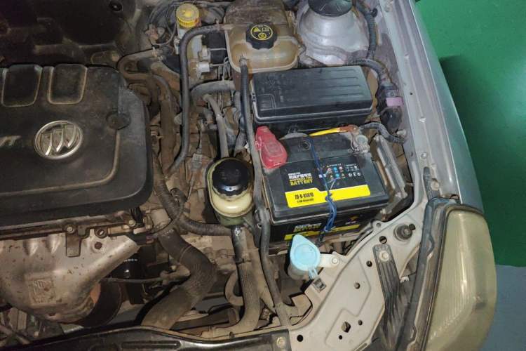 Used Buick Excelle 2013 1.5L Automatic Classic Model Engine Bay Left