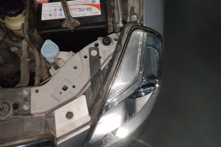 Used Buick Excelle 2013 1.5L Automatic Luxury Model Engine Bay Left