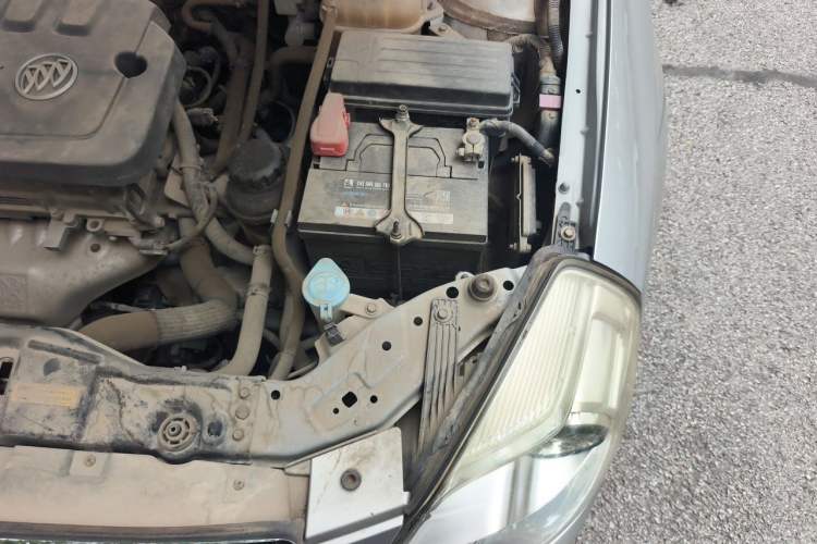 Used Buick Excelle 2013 1.5L Automatic Classic Model Engine Bay Left