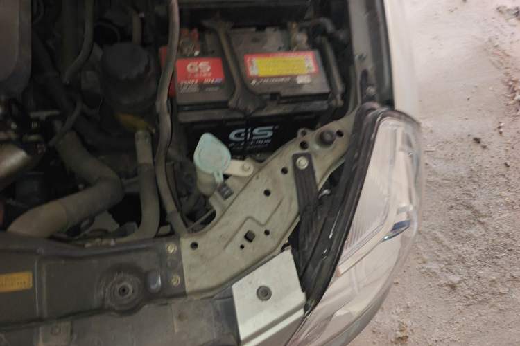 Used Buick Excelle 2013 1.5L Automatic Classic Model Engine Bay Left