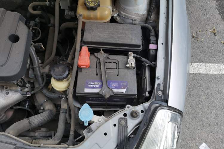 Used Buick Excelle 2013 1.5L Automatic Classic Model Engine Bay Left