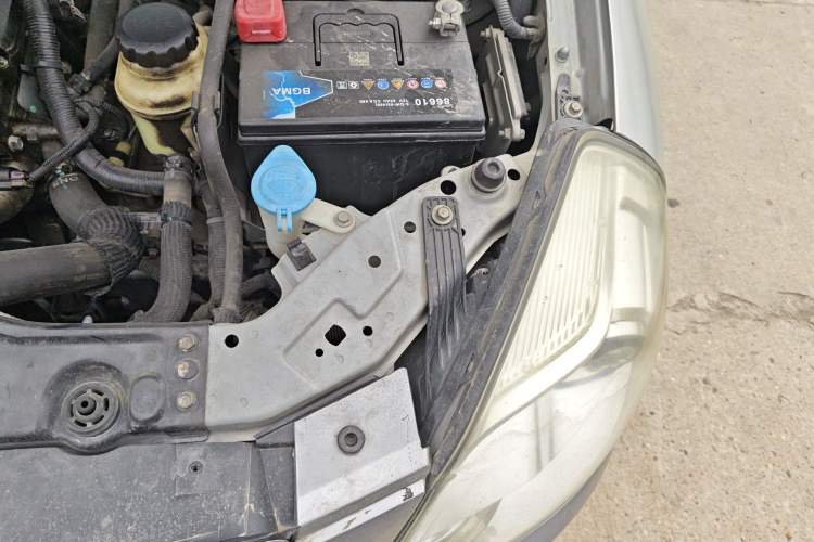 Used Buick Excelle 2013 1.5L Automatic Classic Model Engine Bay Left