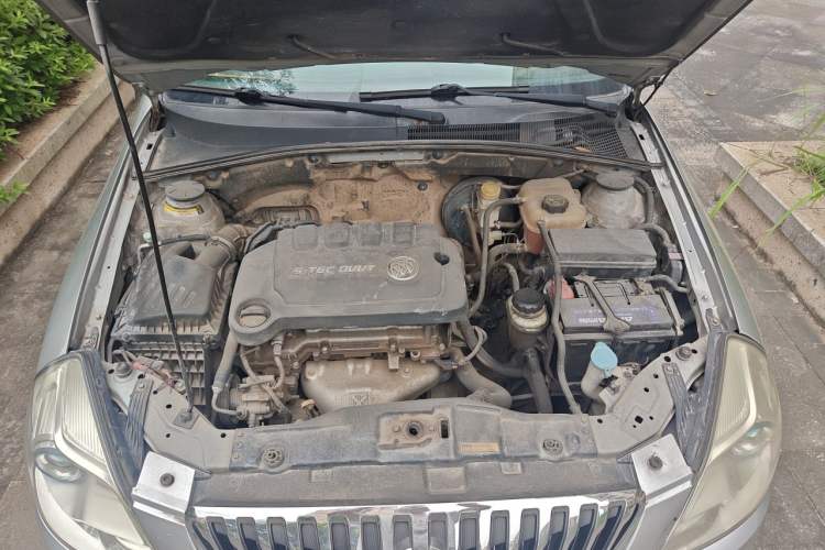 Used Buick Excelle 2013 1.5L Manual Classic Model Engine Bay