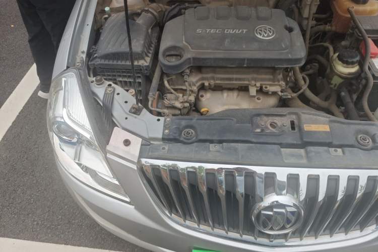 Used Buick Excelle 2013 1.5L Manual Luxury Model Engine Bay Right