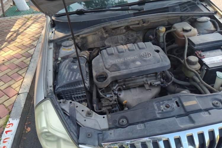Used Buick Excelle 2013 1.5L Automatic Classic Model Engine Bay Right