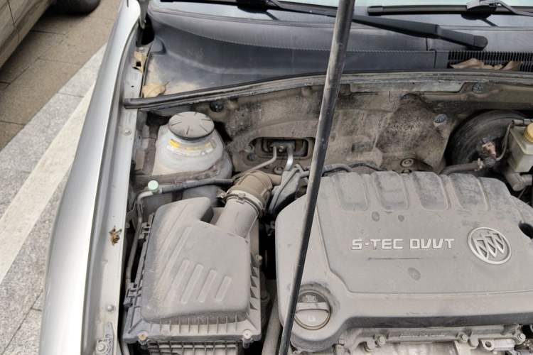 Used Buick Excelle 2013 1.5L Automatic Classic Model Engine Bay Right