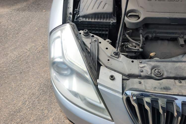 Used Buick Excelle 2013 1.5L Manual Classic Model Engine Bay Right