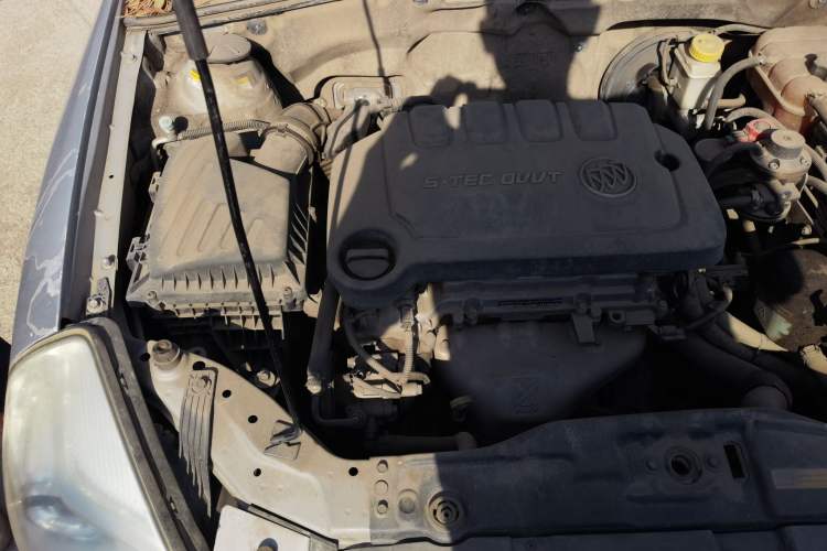Used Buick Excelle 2013 1.5L Manual Classic Model Engine Bay Right