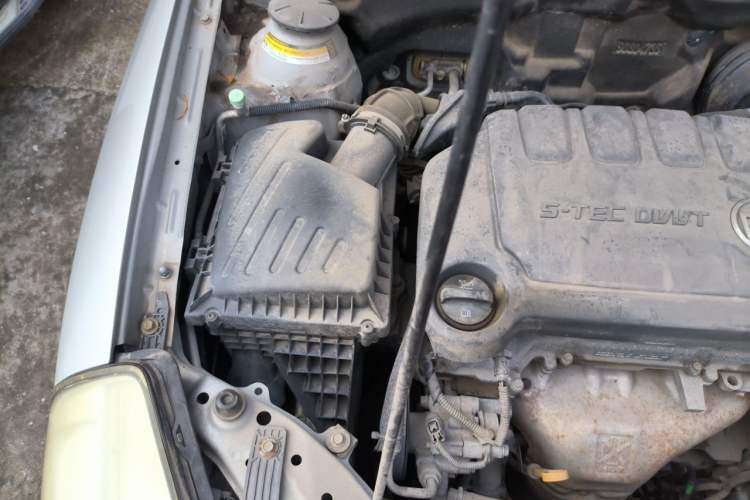 Used Buick Excelle 2013 1.5L Automatic Classic Model Engine Bay Right