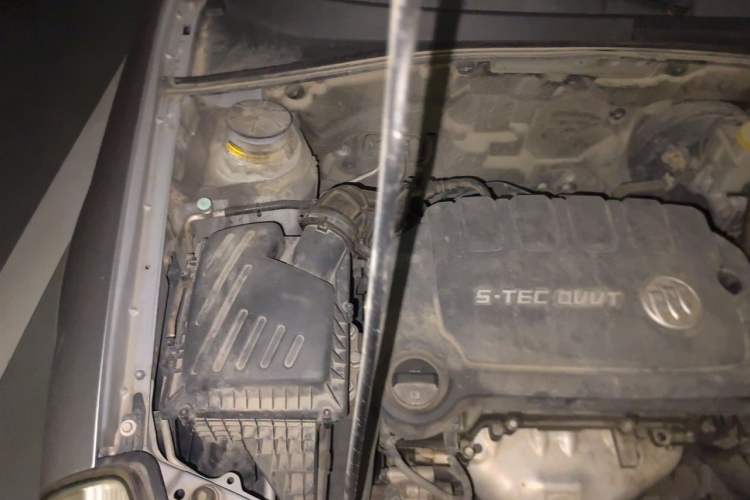 Used Buick Excelle 2013 1.5L Automatic Classic Model Engine Bay Right