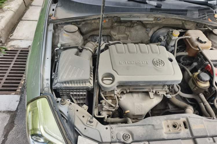 Used Buick Excelle 2013 1.5L Automatic Classic Model Engine Bay Right
