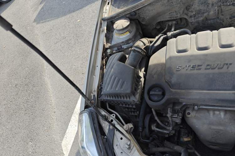 Used Buick Excelle 2013 1.5L Manual Classic Model Engine Bay Right
