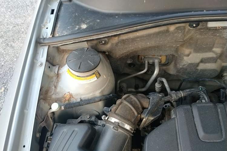 Used Buick Excelle 2013 1.5L Manual Luxury Model Engine Bay Right
