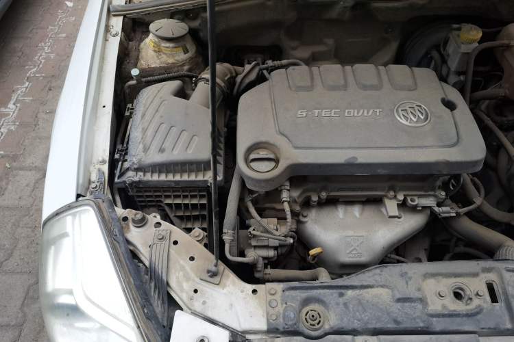 Used Buick Excelle 2013 1.5L Manual Classic Model Engine Bay Right