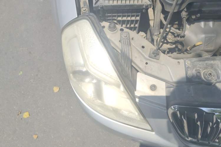 Used Buick Excelle 2013 1.5L Automatic Classic Model Engine Bay Right
