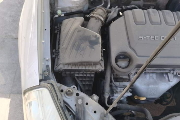 Used Buick Excelle 2013 1.5L Manual Luxury Model Engine Bay Right